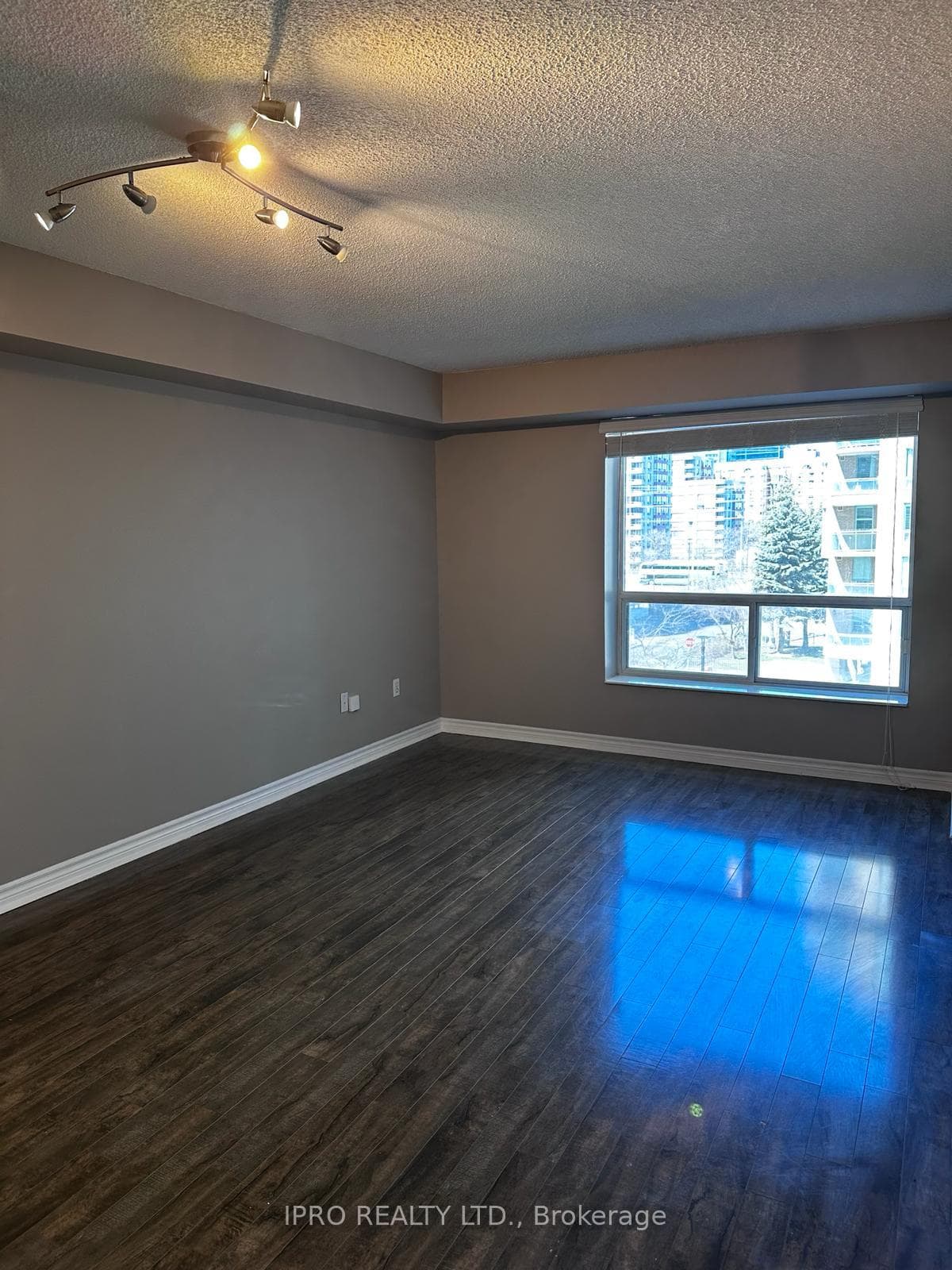8 Pemberton Avenue Unit 401 photo 9