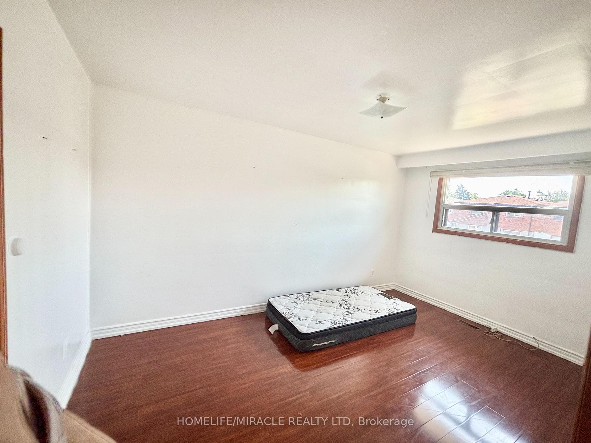 7276 Shallford Road photo 7