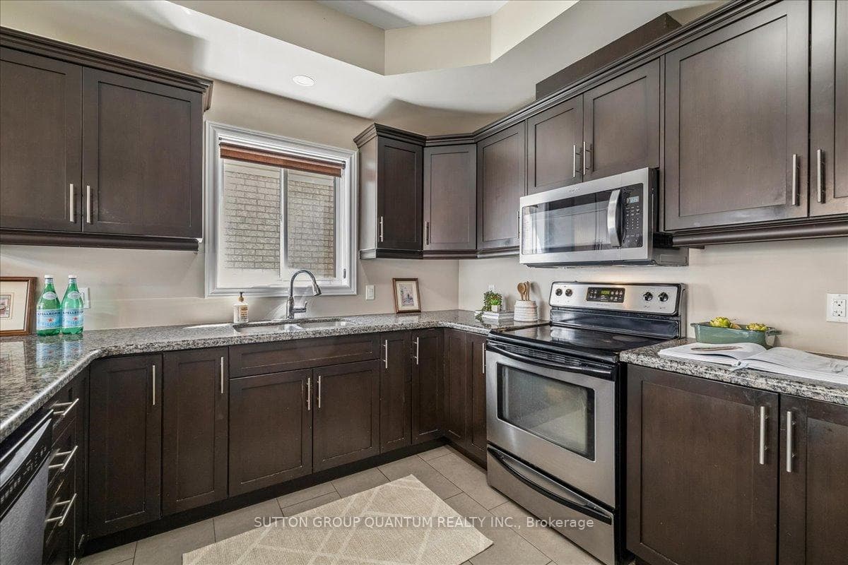 92 Garinger Crescent photo 12