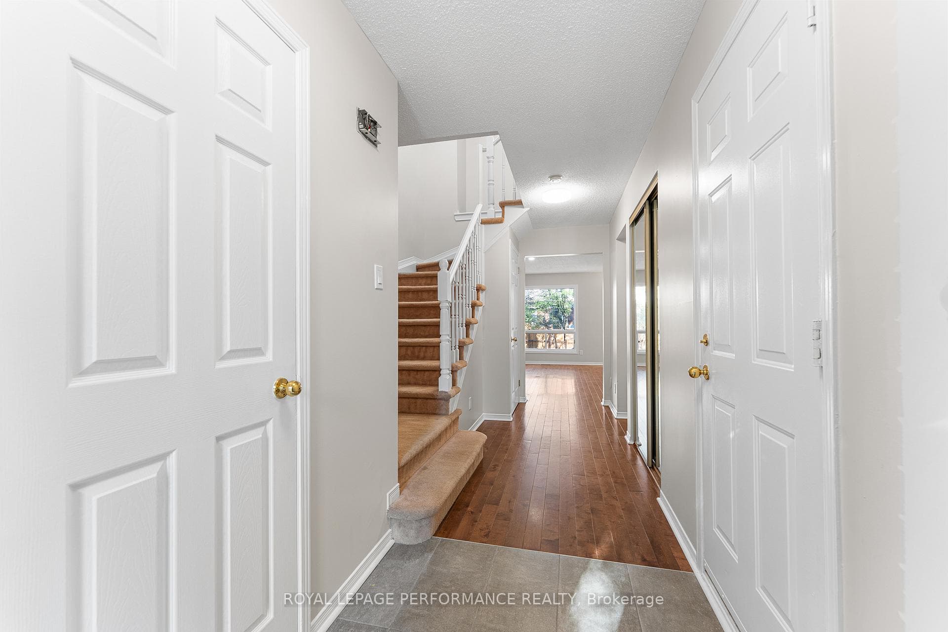81 Furlong Crescent photo 5