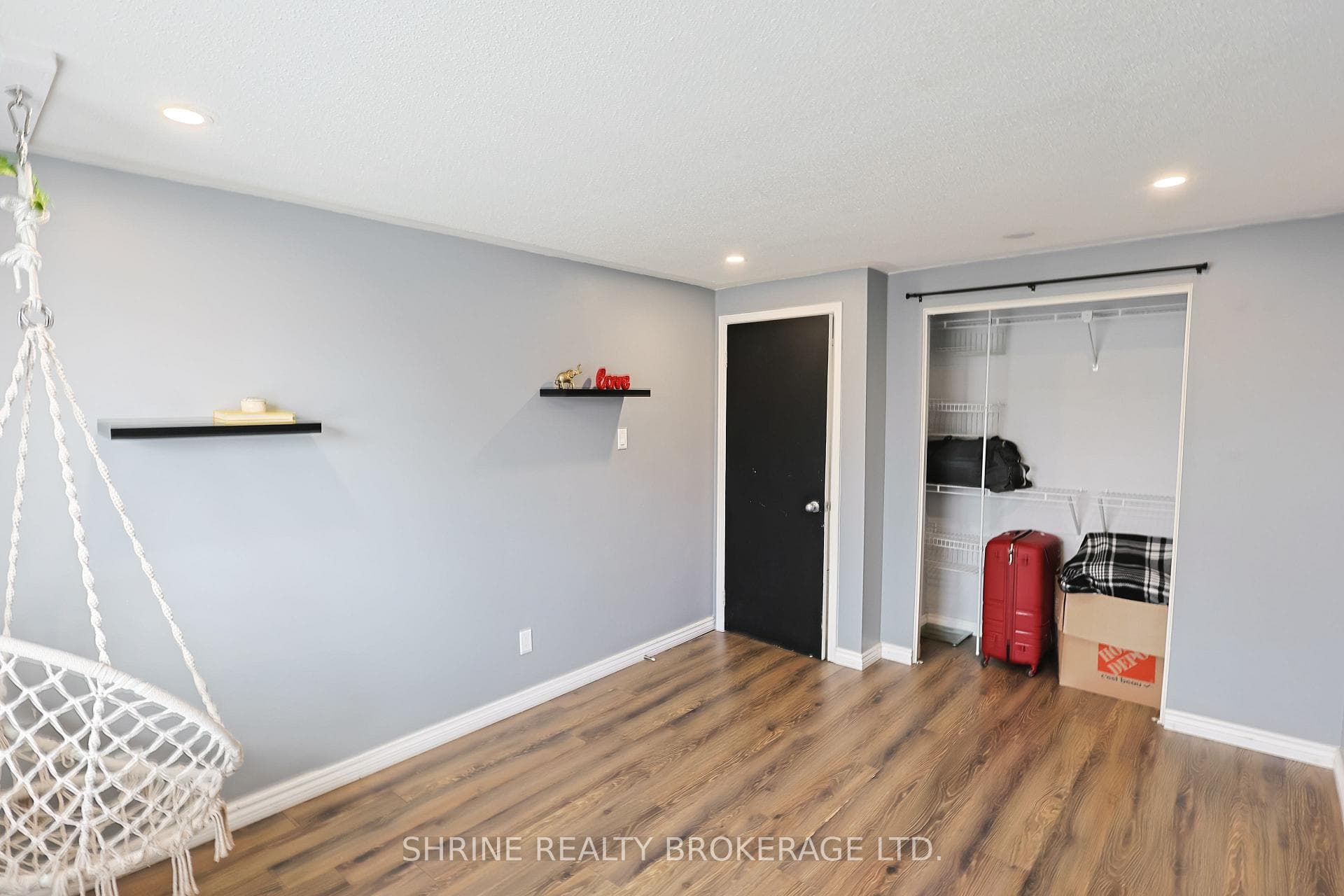 122 Andover Drive photo 23