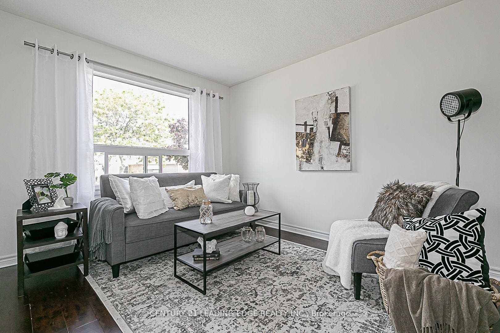 1422 Outlet Drive photo 4