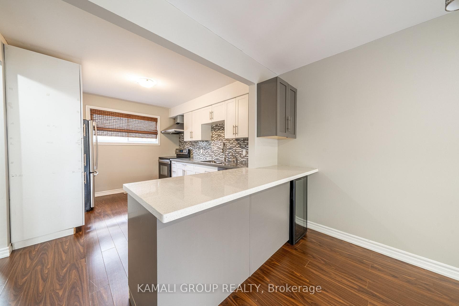 913 Carnaby Crescent photo 7