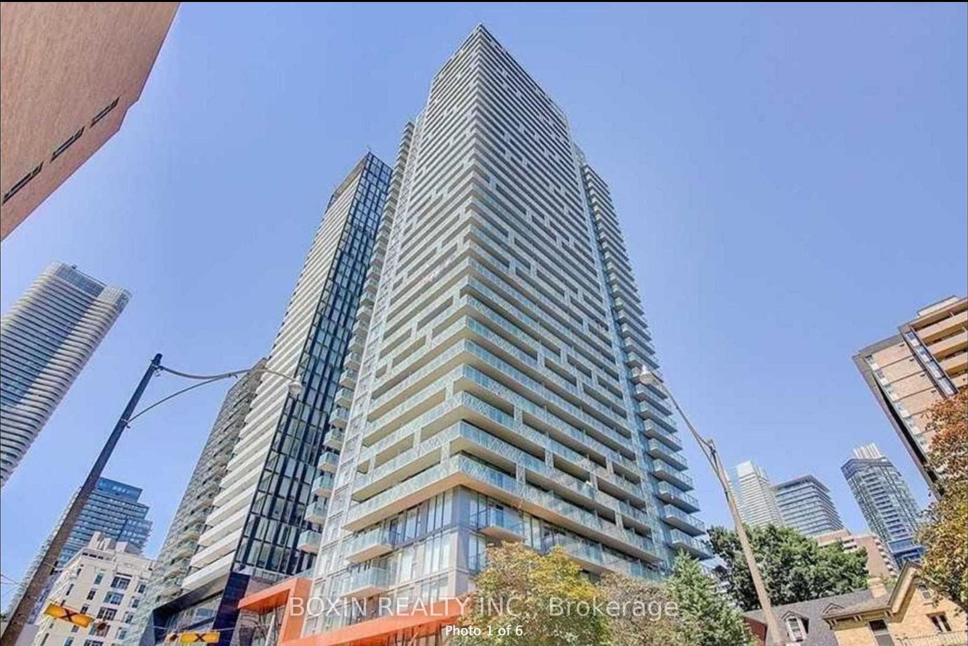 50 Wellesley Street Unit 907 photo 1