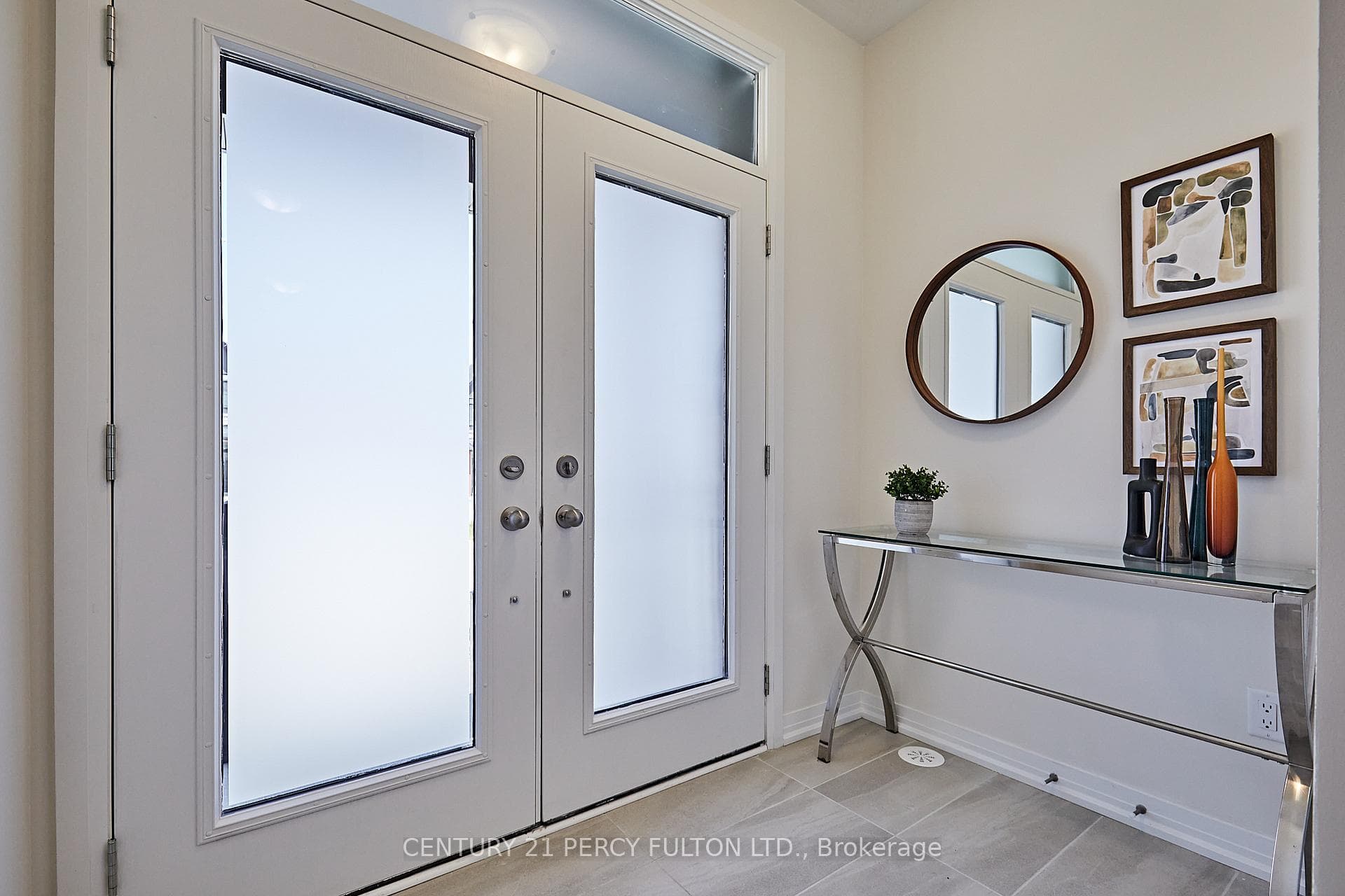 2720 Peter Matthews Drive photo 2