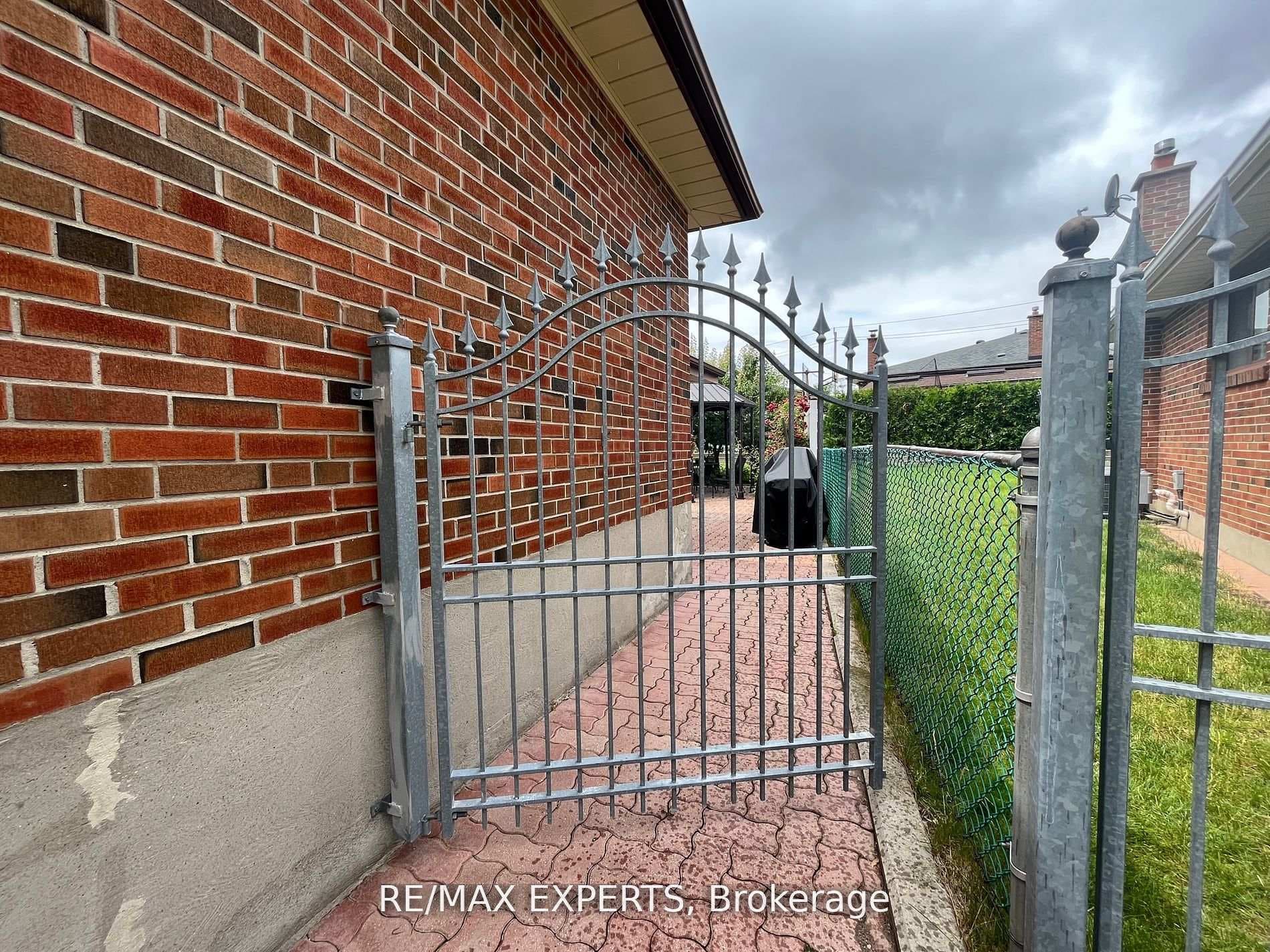 12 Blue Haven Crescent photo 14