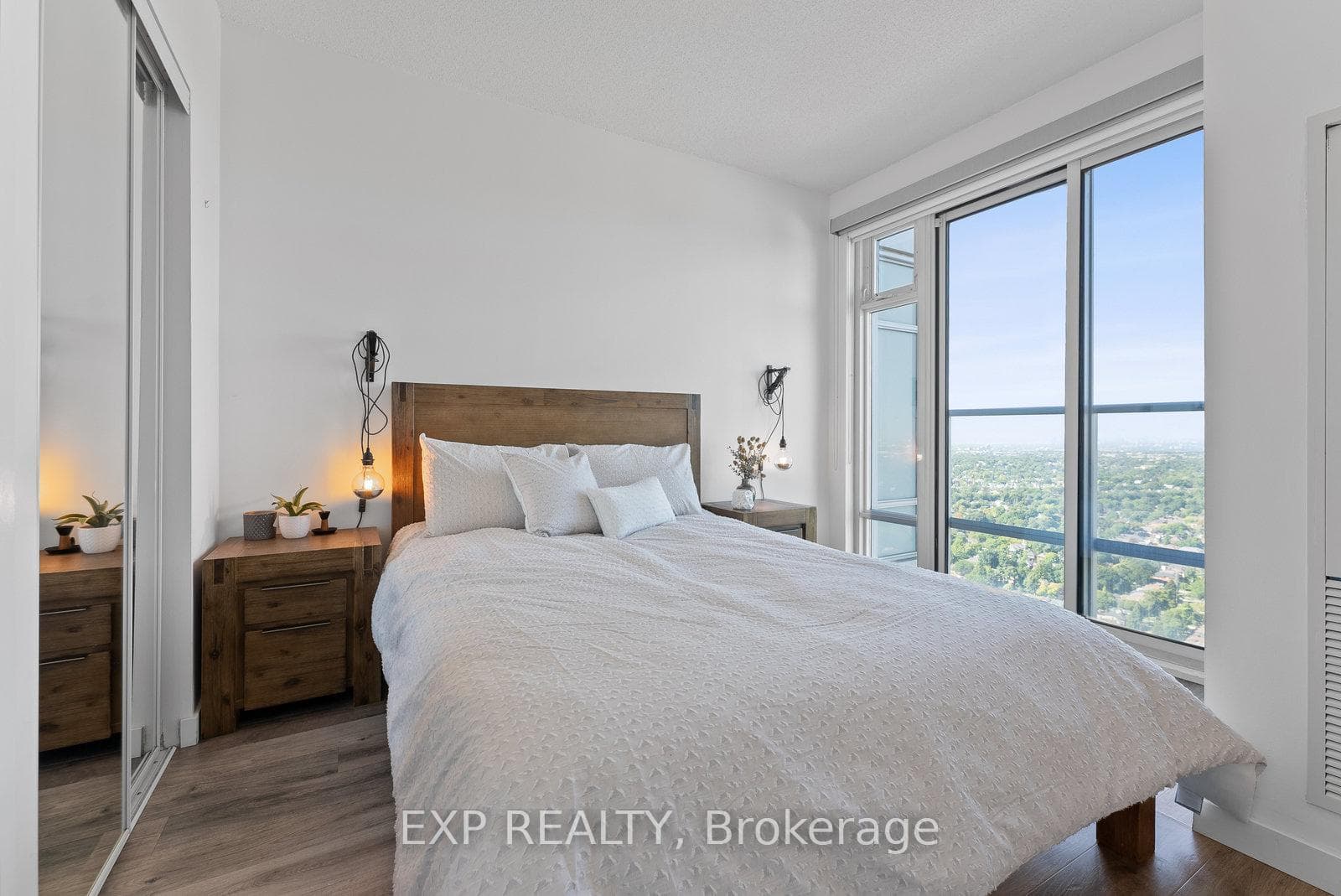 2191 Yonge Street Unit 4606 photo 12