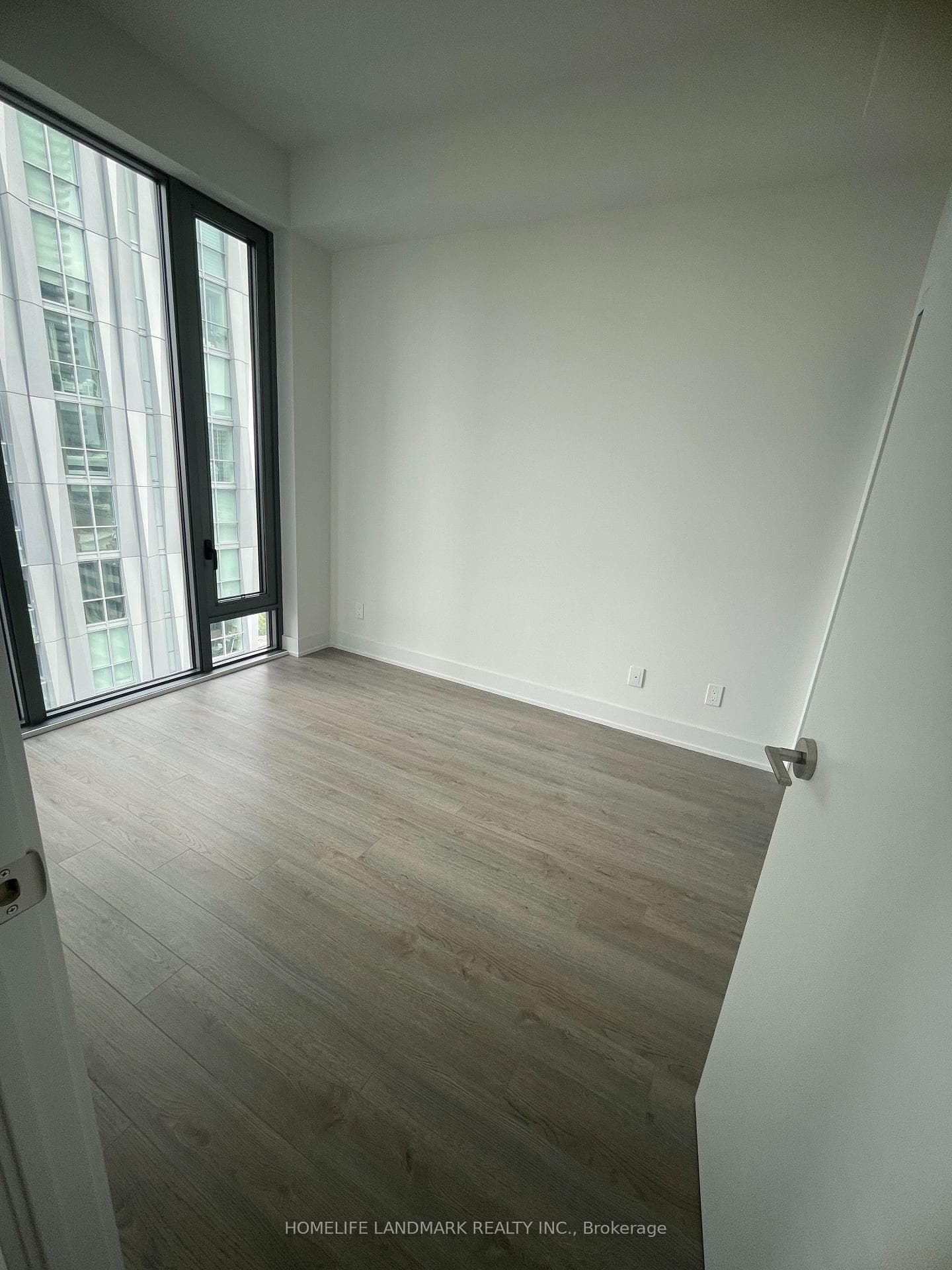 8 Cumberland Street Unit 4701 photo 4