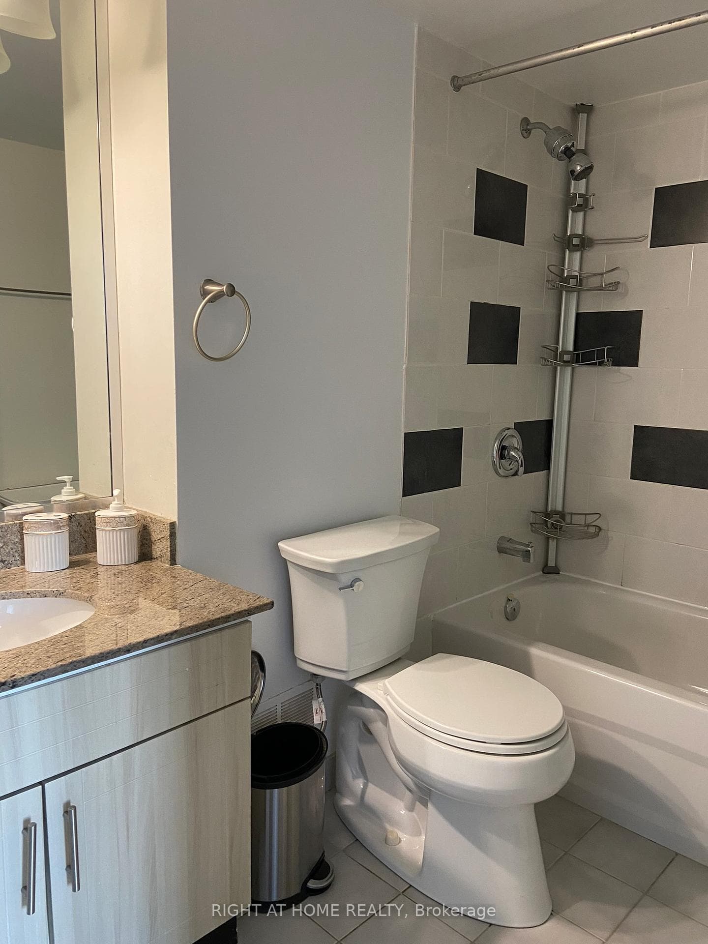 30 Greenfield Avenue Unit 2012 photo 17