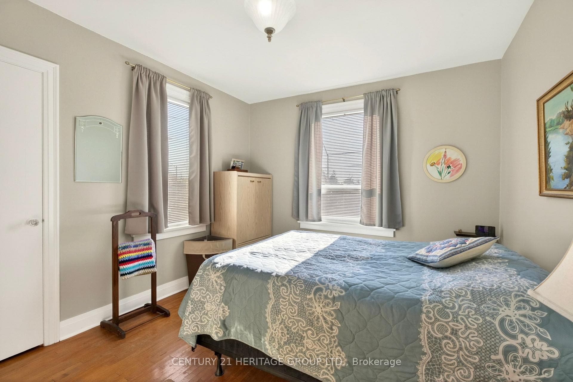 944 Garth Street photo 17
