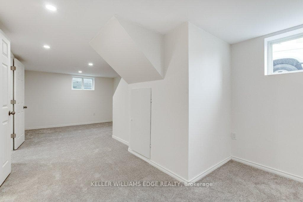 202 Erindale Avenue photo 27