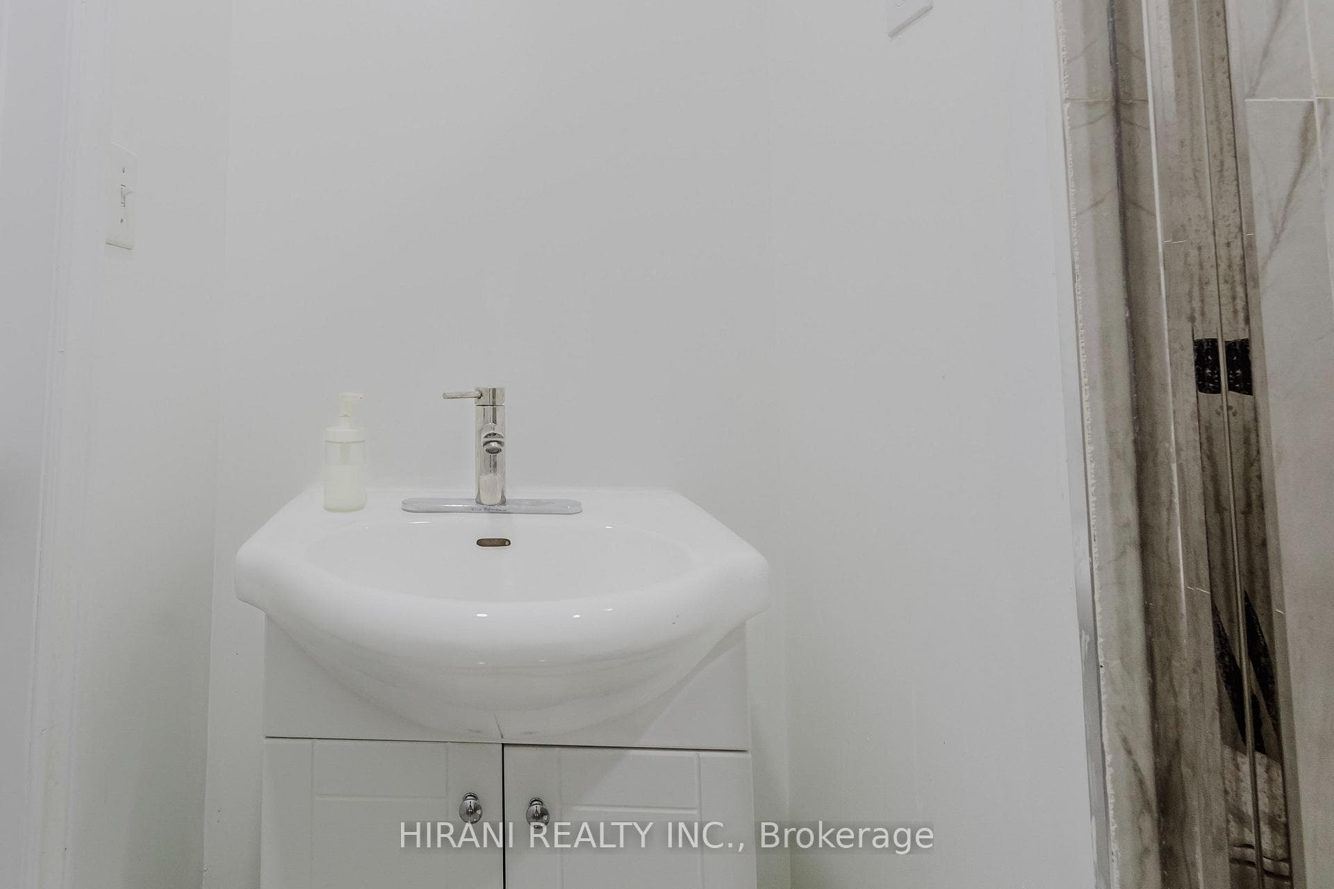 75 Royal Salisbury Way photo 13