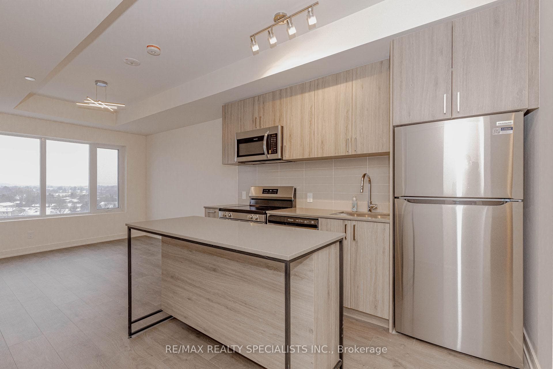 8020 Derry Road Unit 701 photo 10