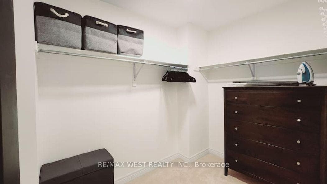 1463 Queen Street photo 19