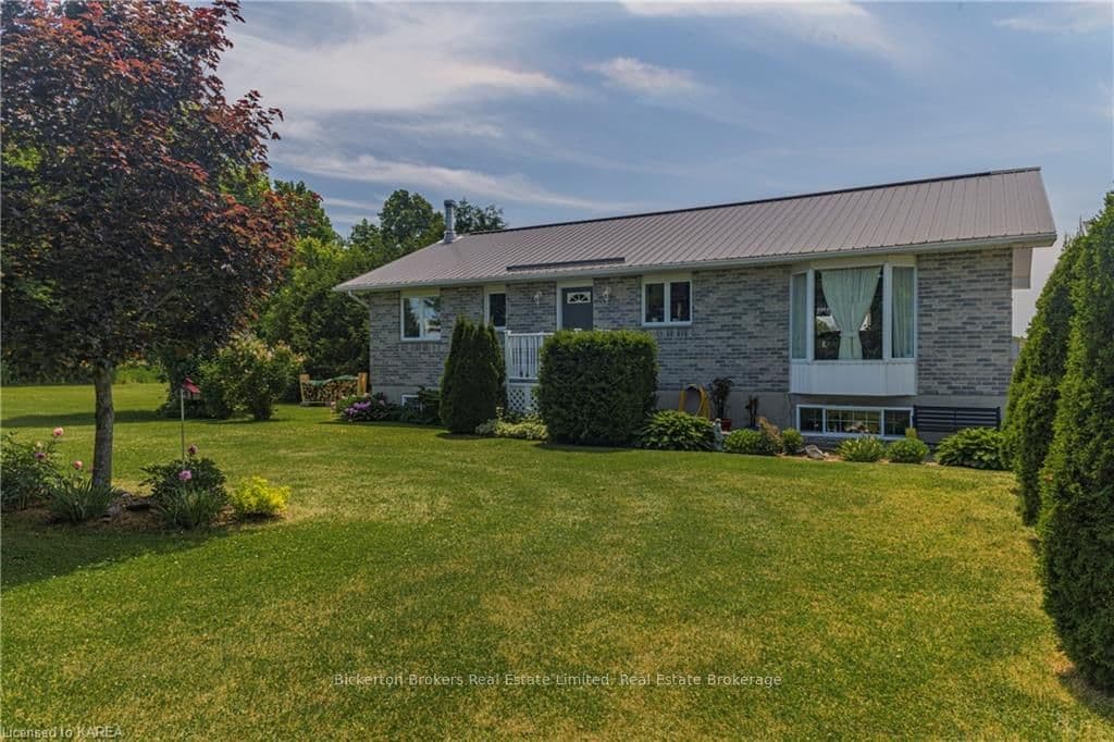 298 CENTENNIAL Road photo 4