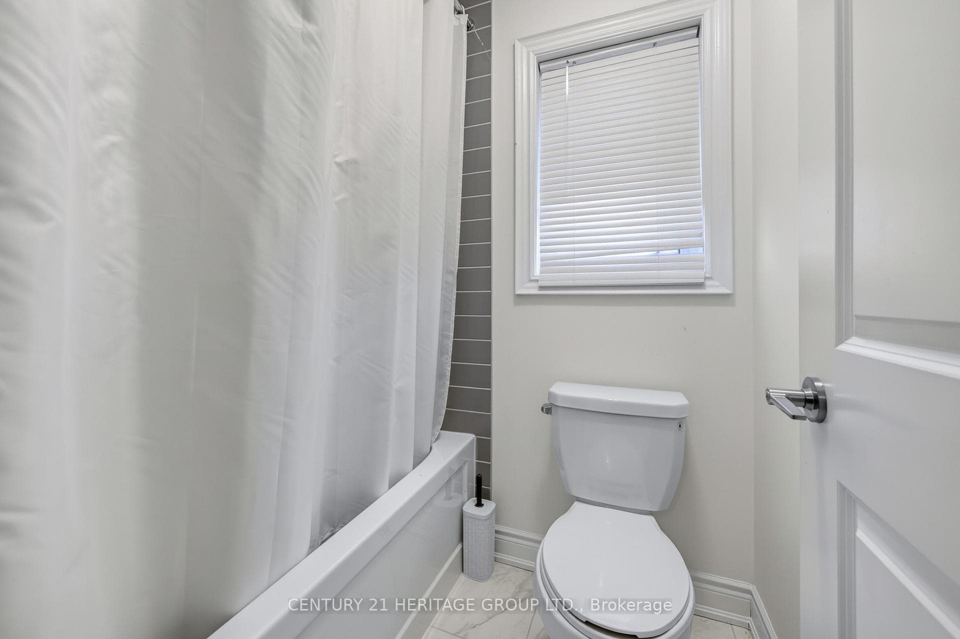 77 Montrose Boulevard photo 23
