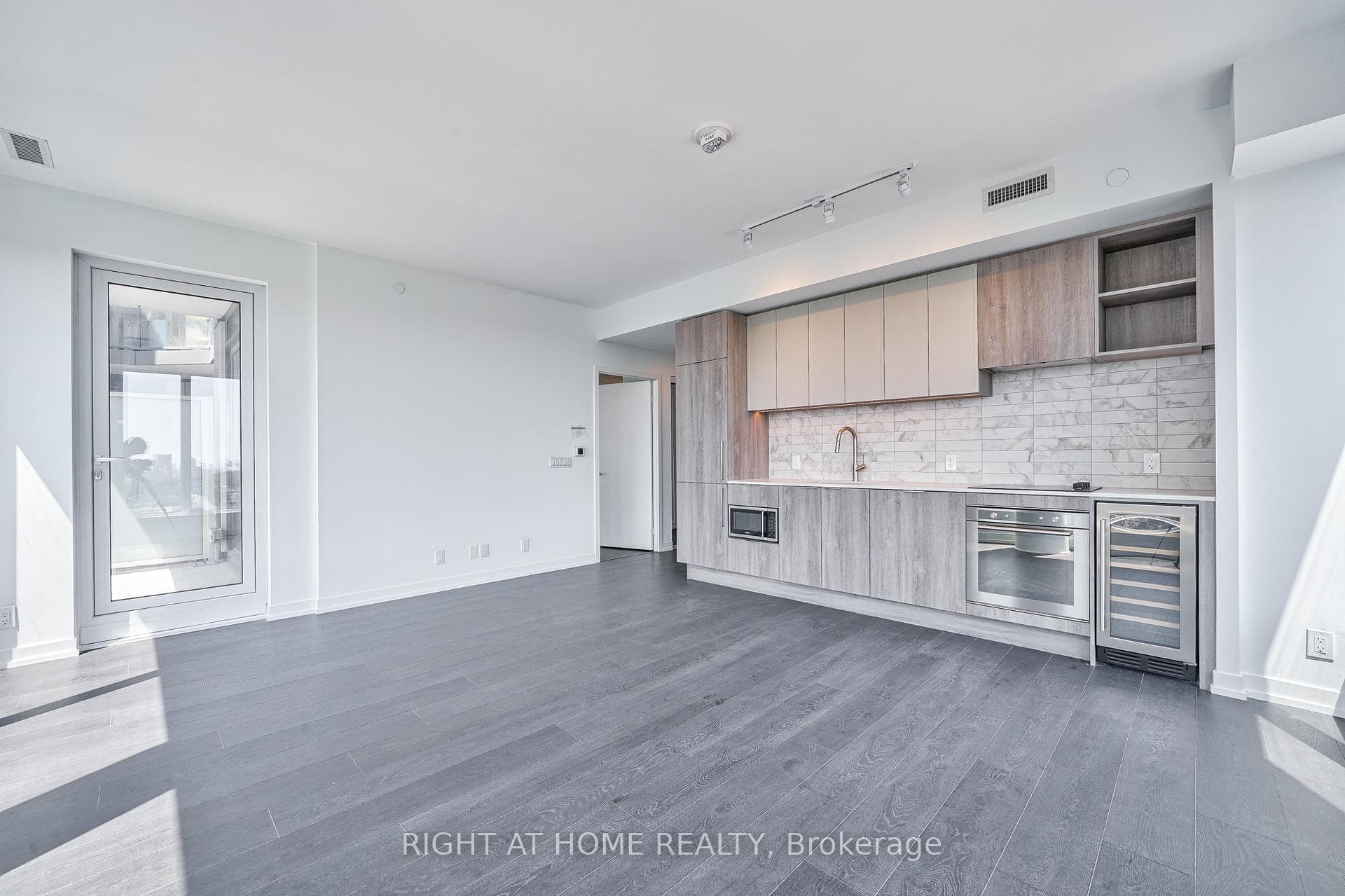 2020 Bathurst Street Unit 1821 photo 8