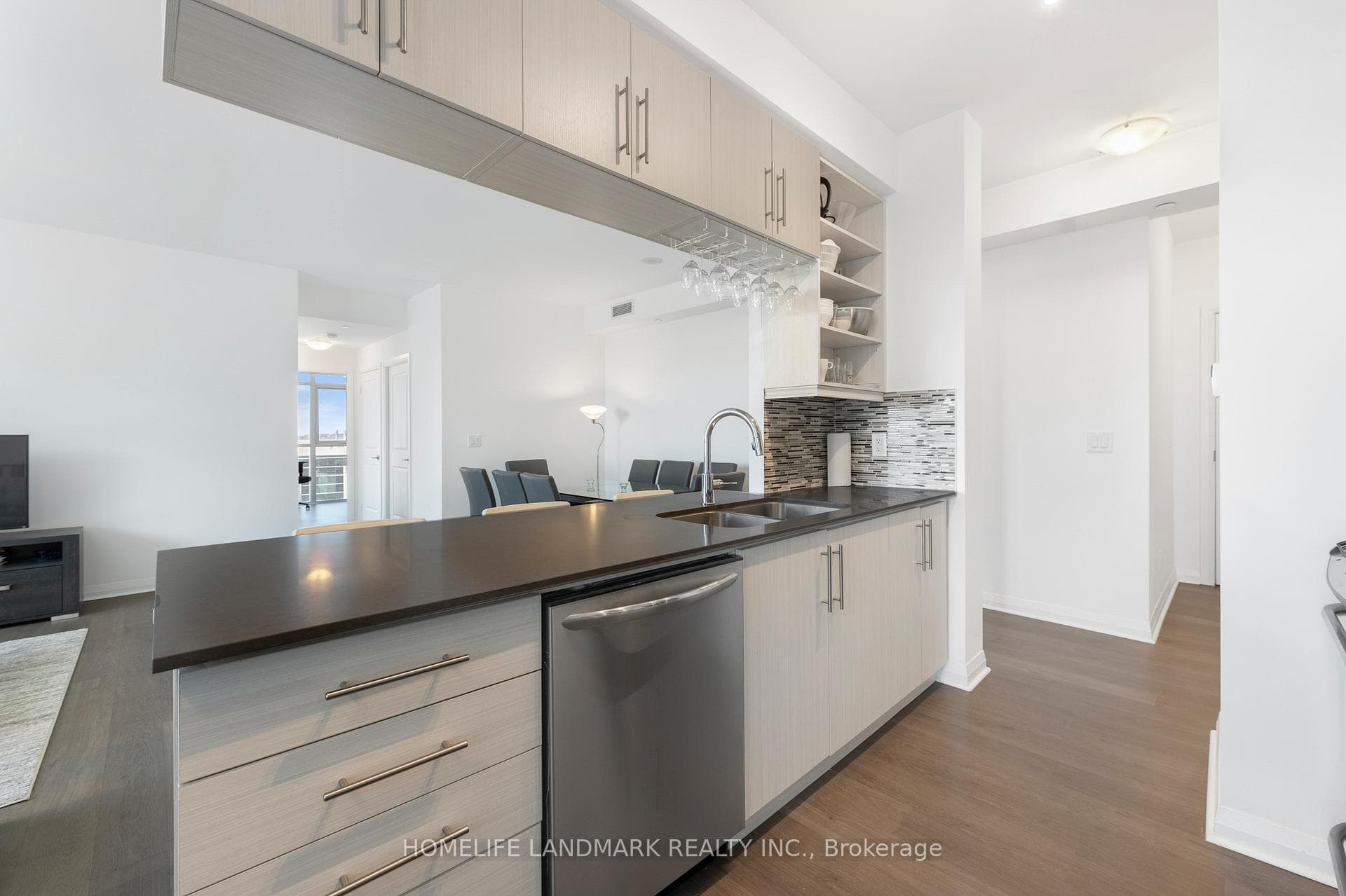 55 Oneida Crescent Unit 704 photo 12
