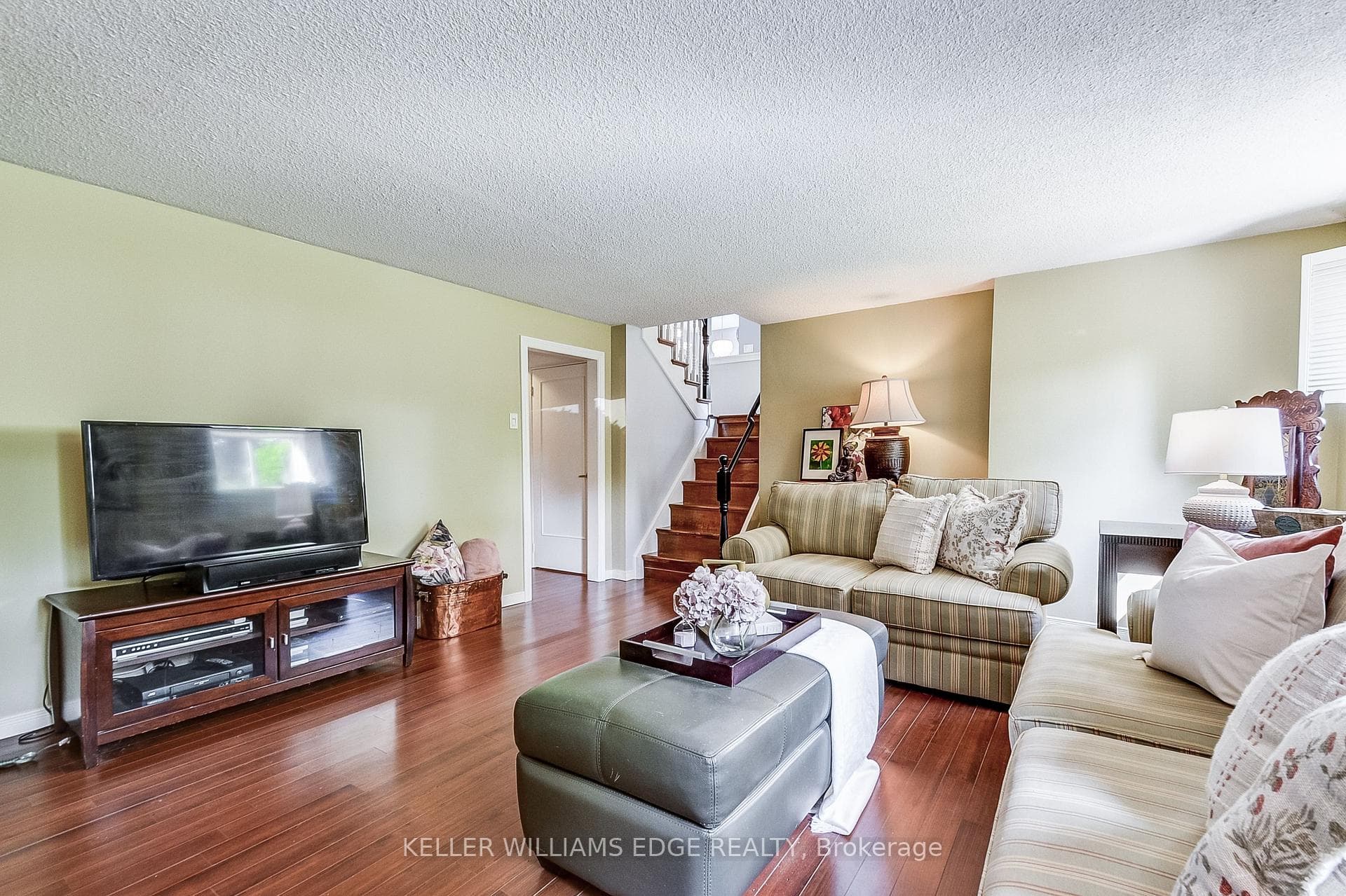 5203 Broughton Crescent photo 22