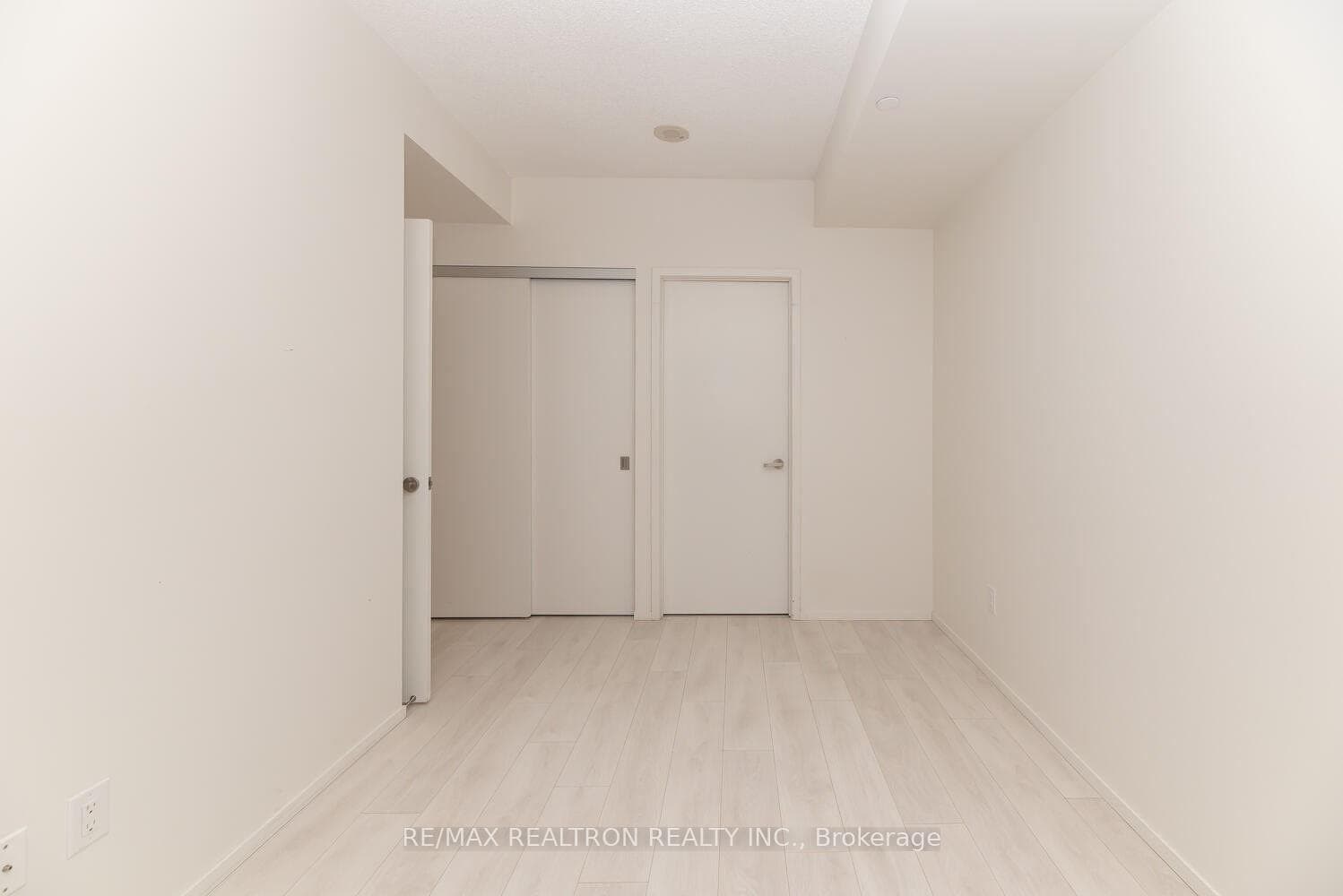 159 Dundas Street Unit 4006 photo 5