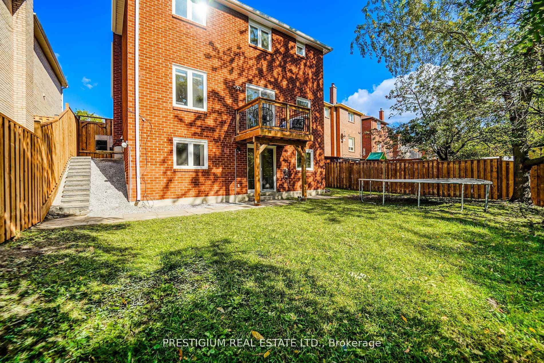 55 Fifefield Drive Unit Upper photo 33