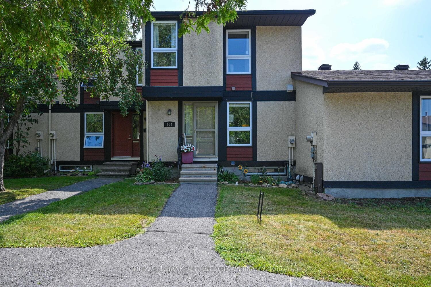 154 McClintock Way photo 1