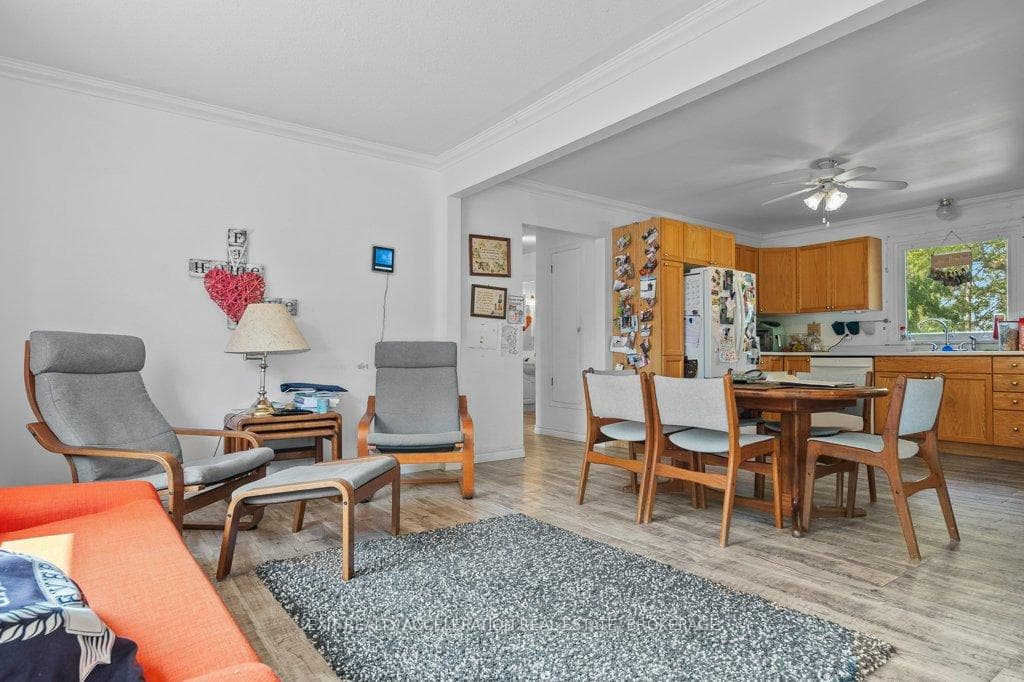 400 Dundas Street photo 10