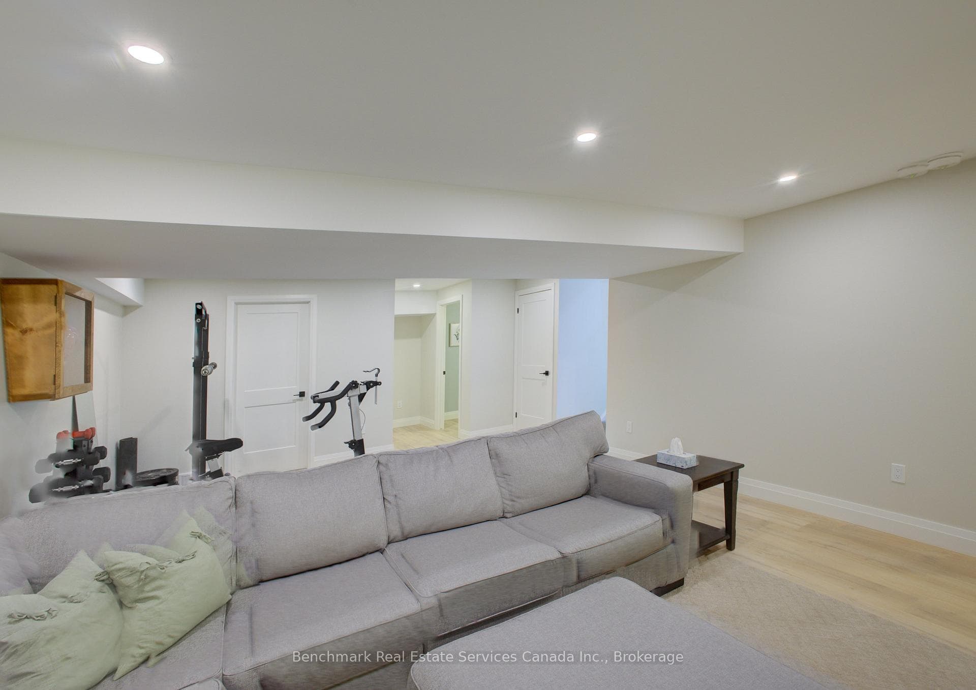 160 Ridgewood Crescent photo 28