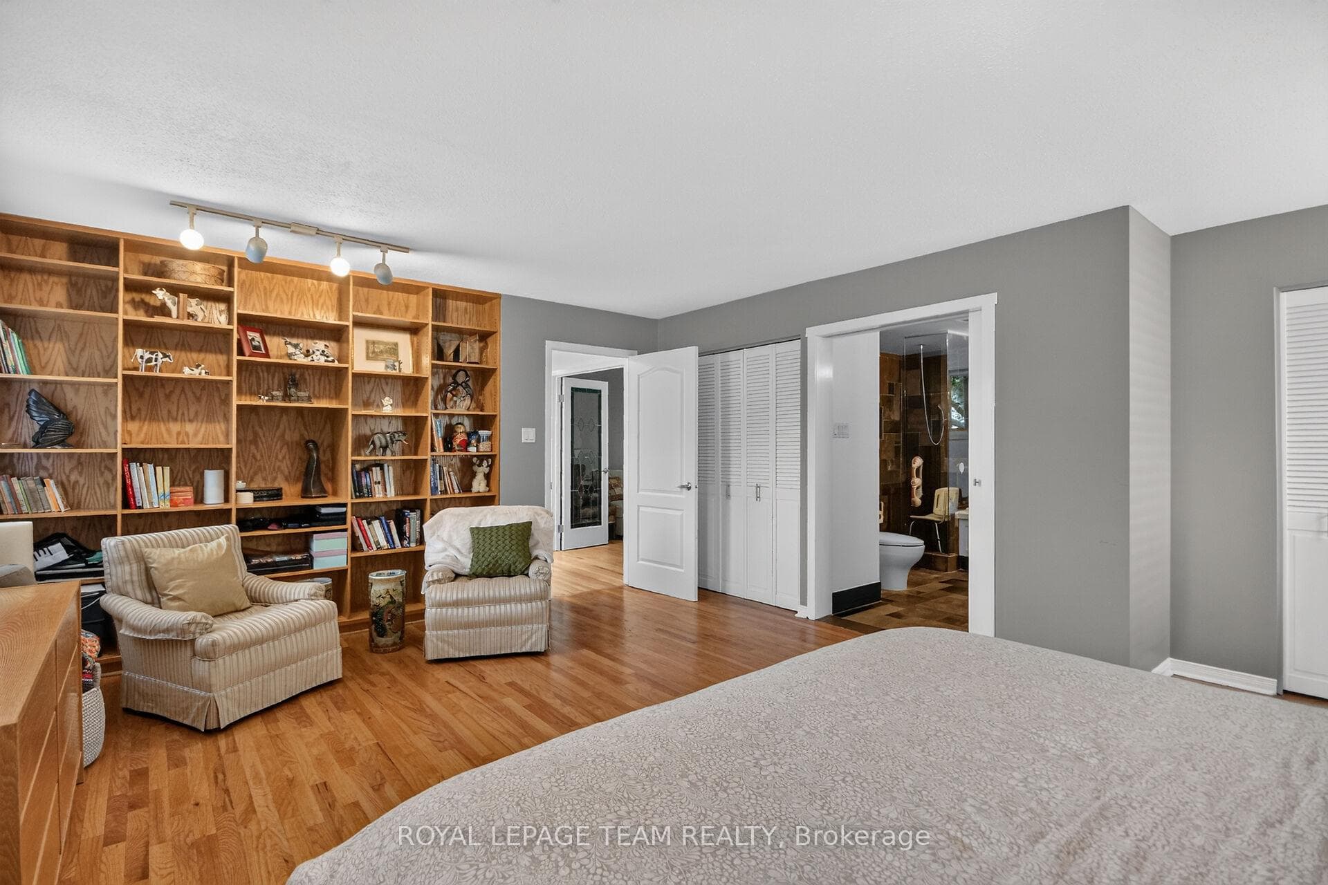 Custom Built In Cabinets