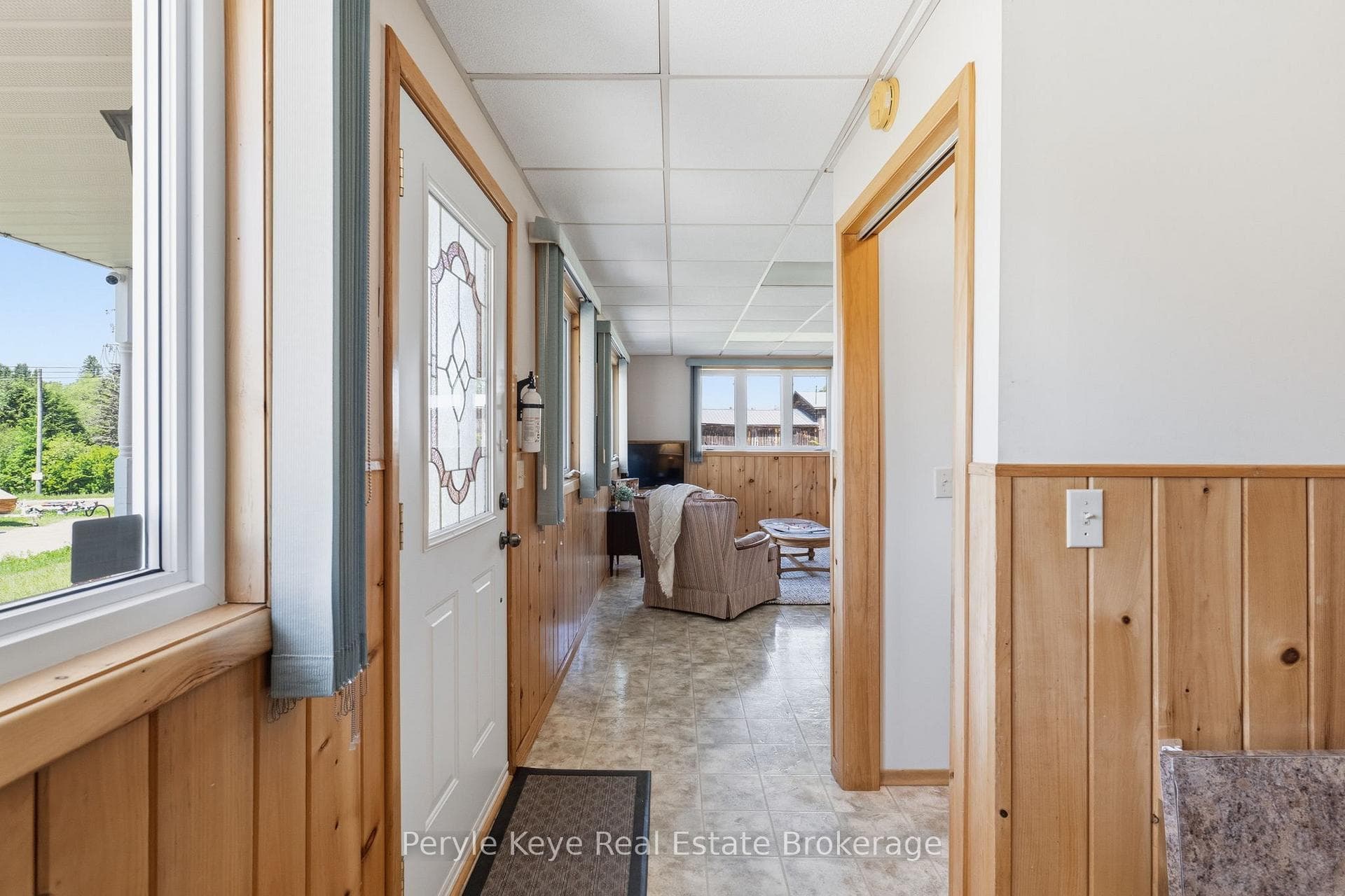 Bright, lower level walkout