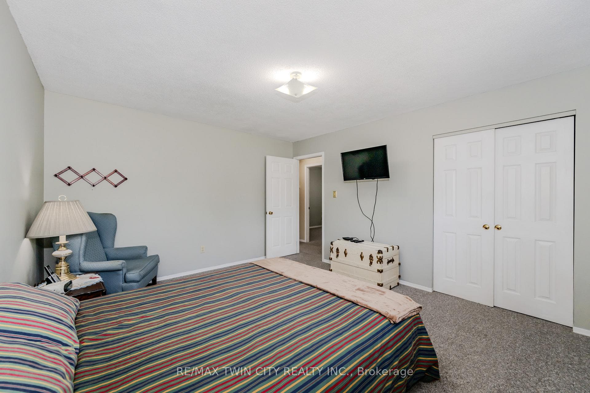 79 ERINBROOK Drive photo 14