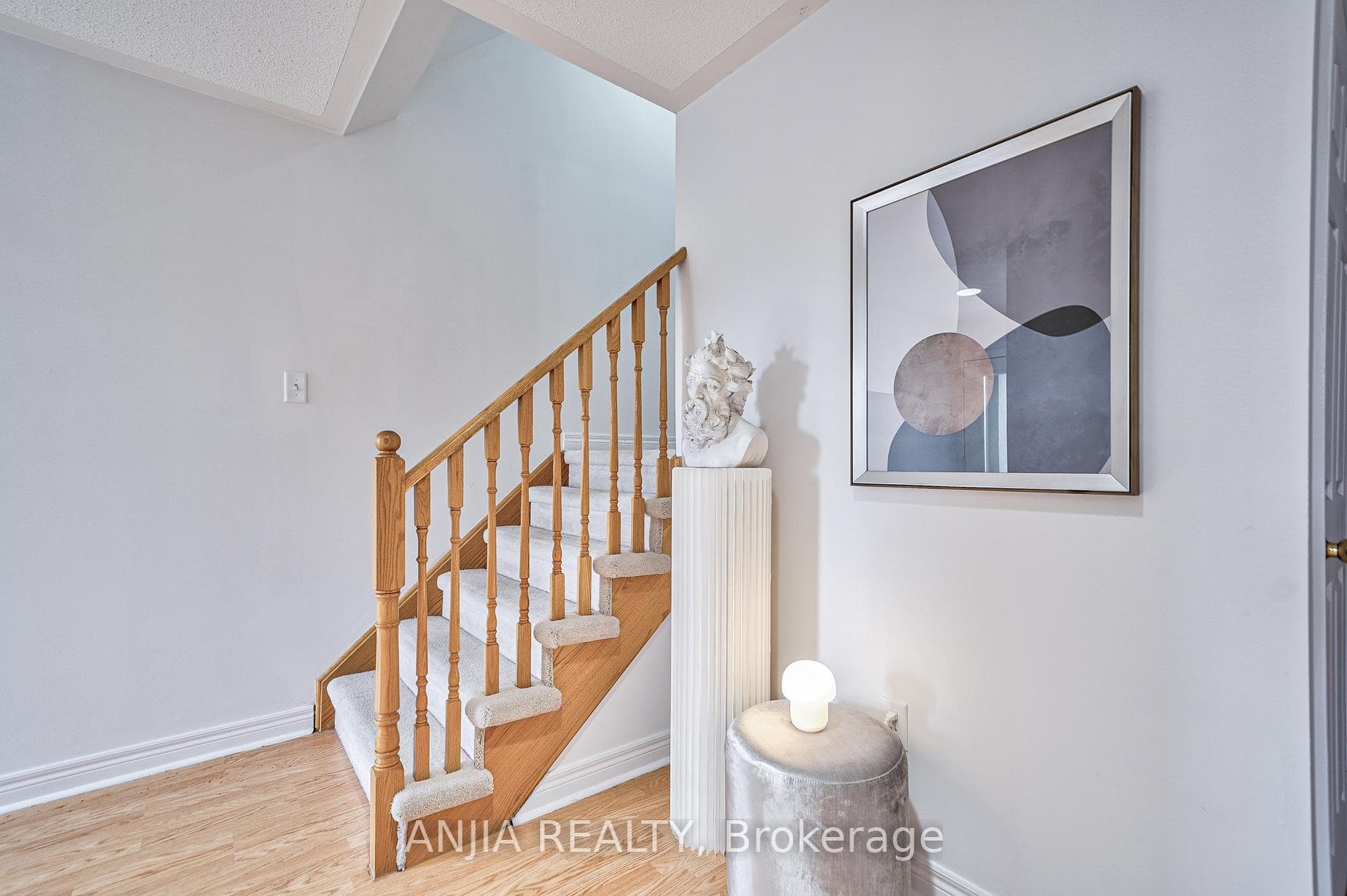 2604 Bur Oak Avenue photo 5