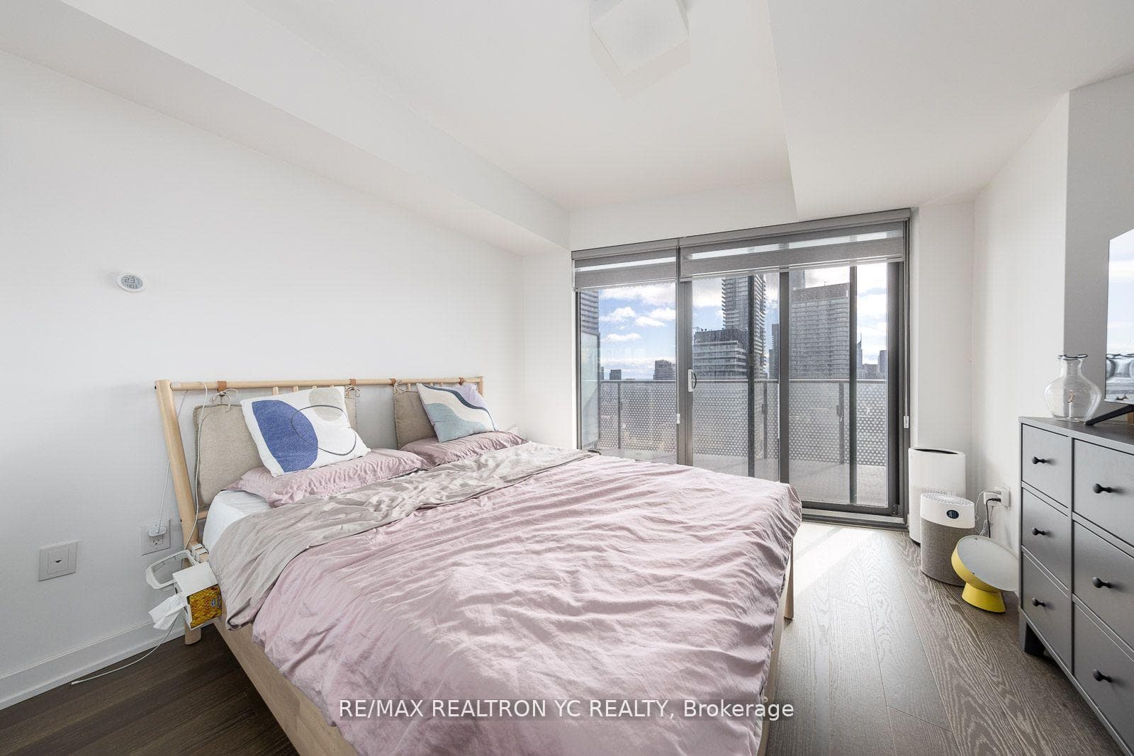 11 Wellesley Street Unit 3305 photo 12
