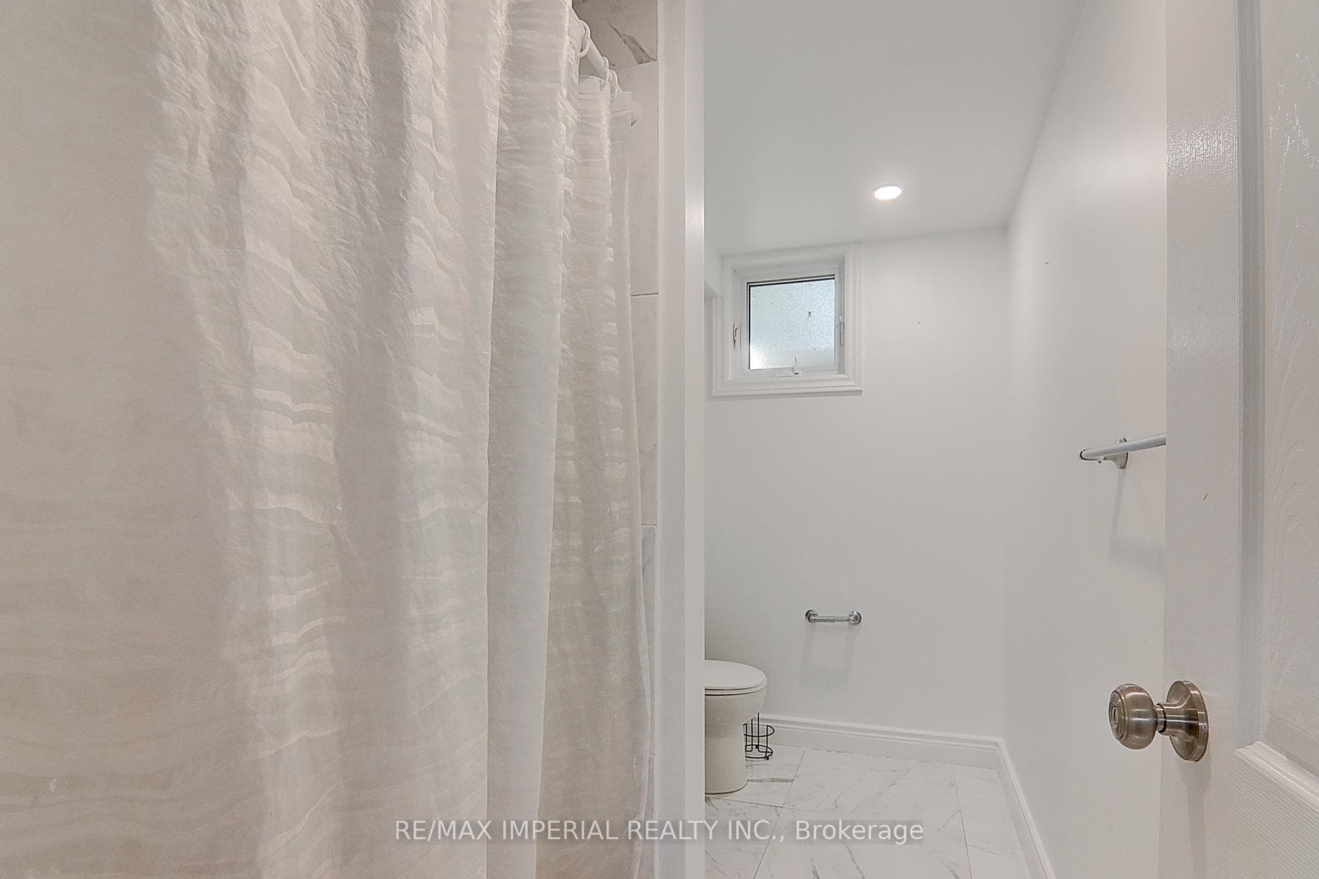 53 Saybrook Avenue photo 39