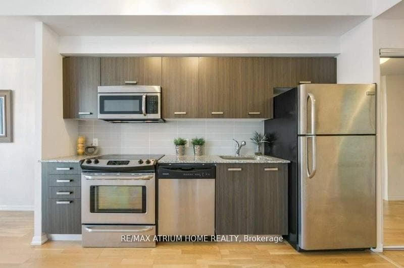 832 Bay Street Unit 1101 photo 2