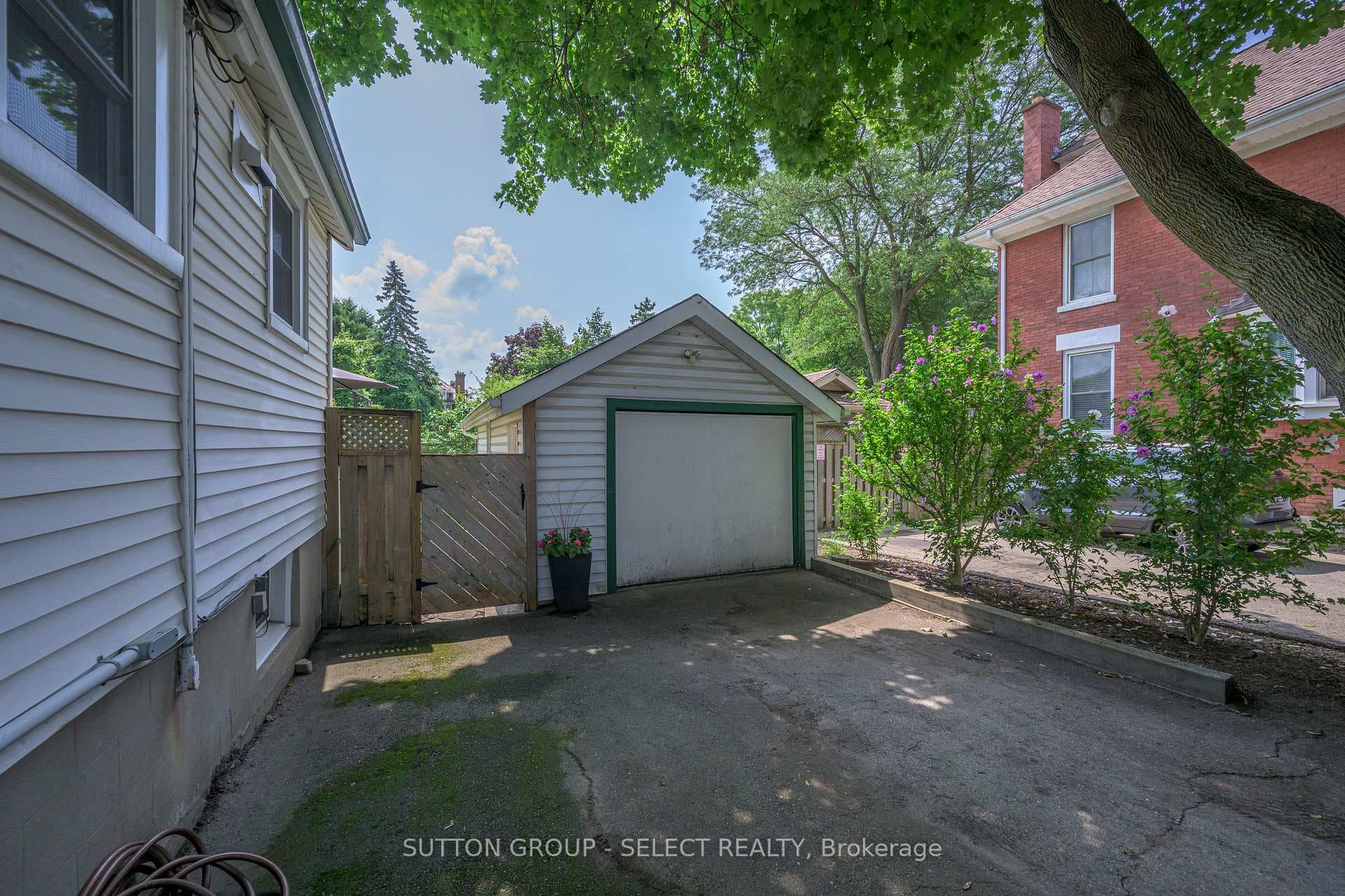 849 Lorne Avenue photo 3