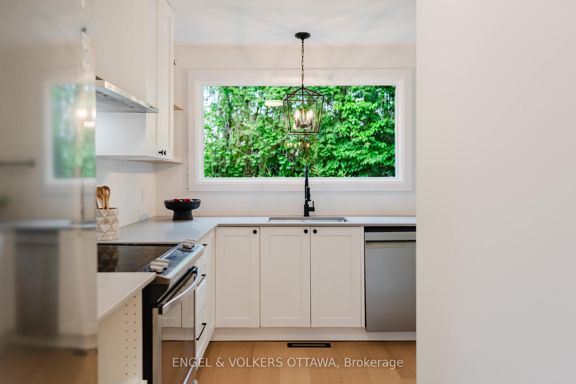 825 De Salaberry Street photo 14