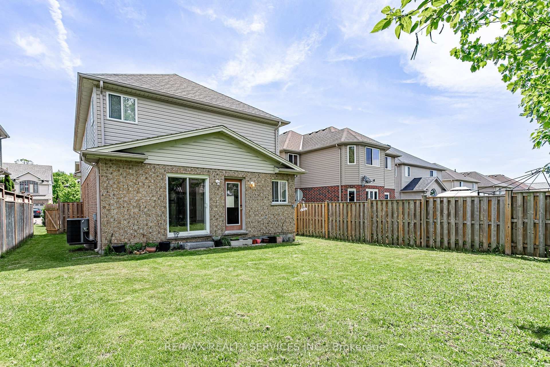 829 Oakcrossing Road photo 42