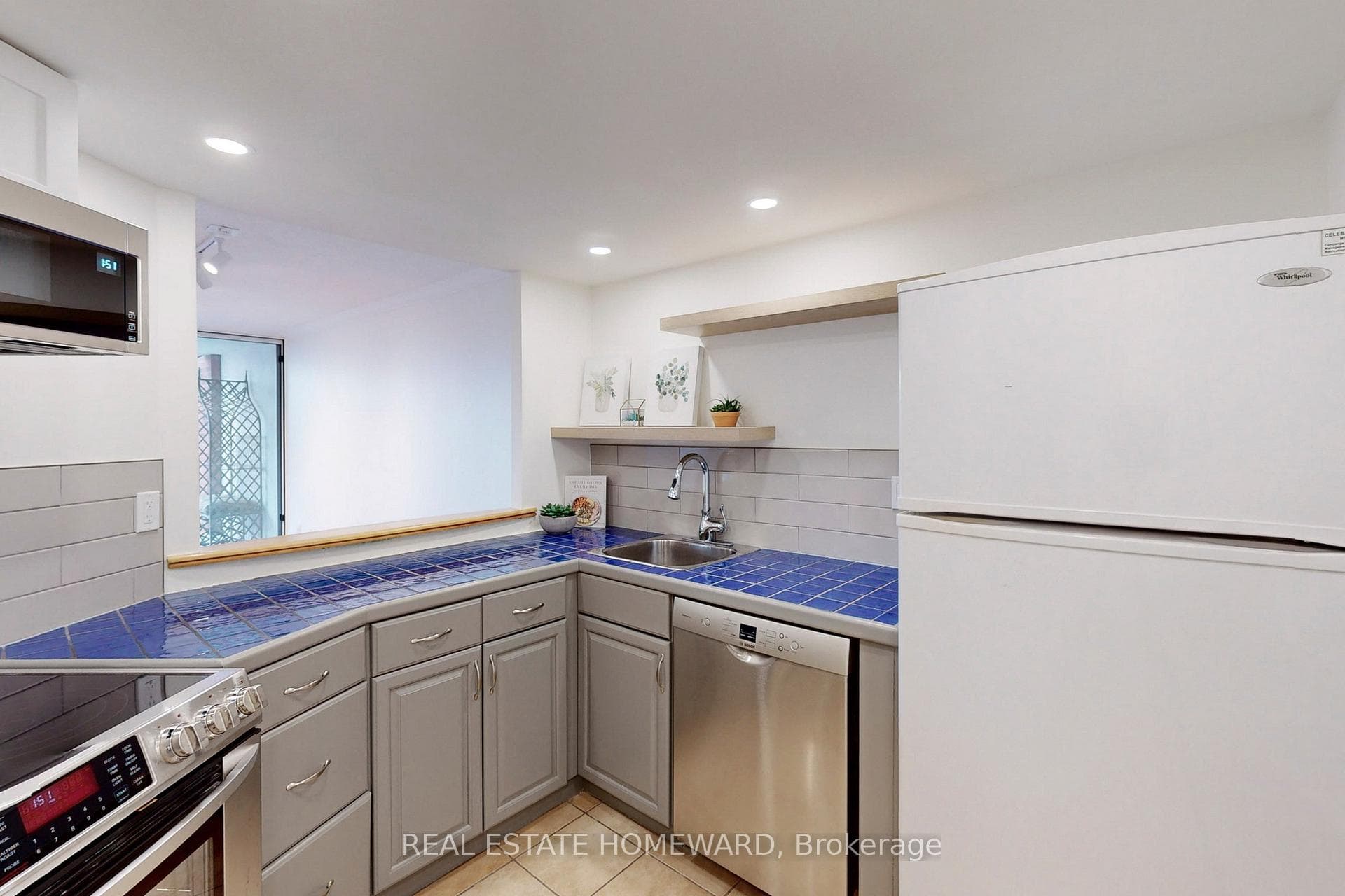 77 Maitland Place Unit 1827 photo 8