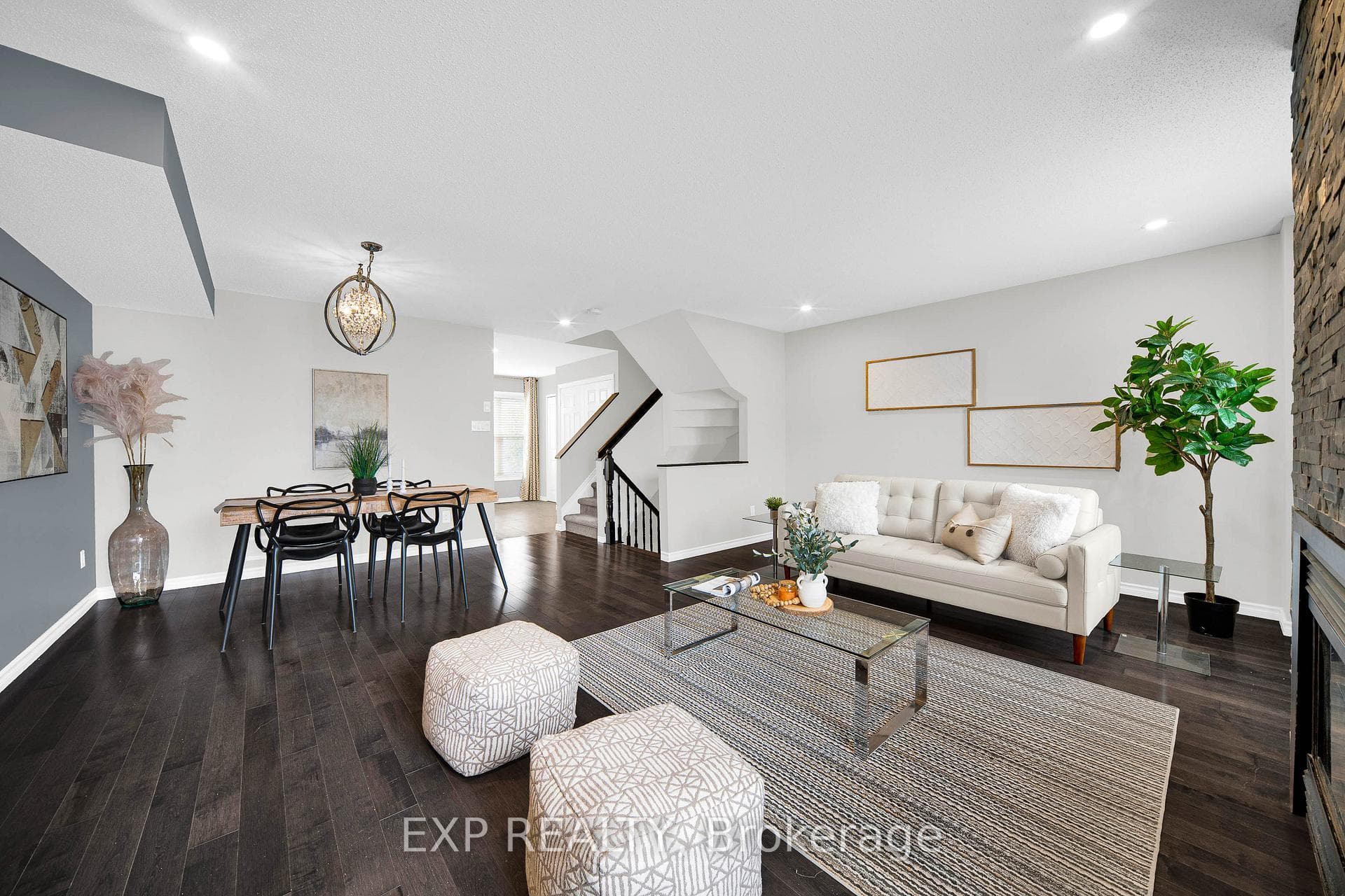 143 Arcola Private photo 7