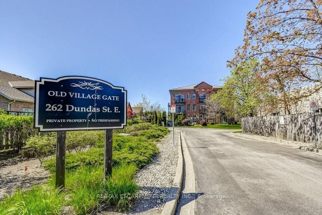 262 Dundas Street Unit 307 photo 21
