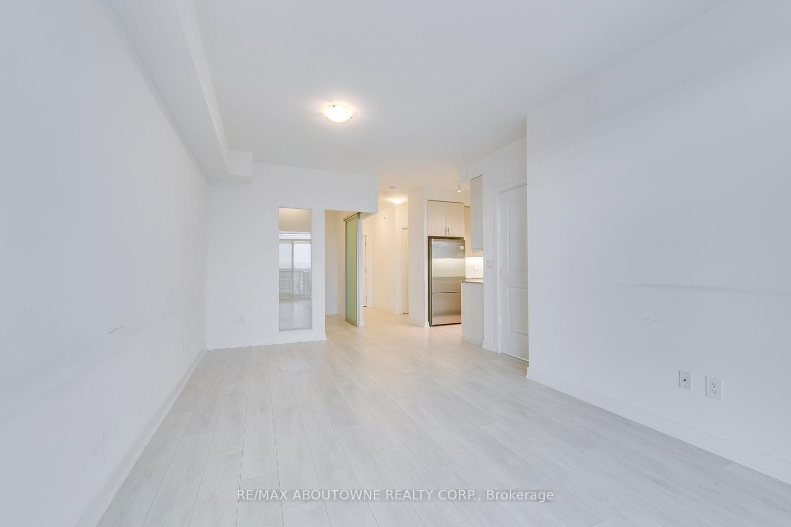 4633 Glen Erin Drive Unit 1402 photo 16