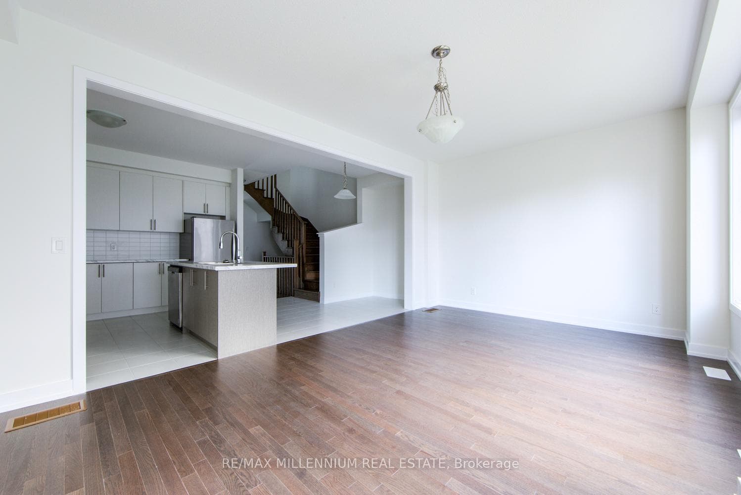 1088 Thompson Drive photo 9