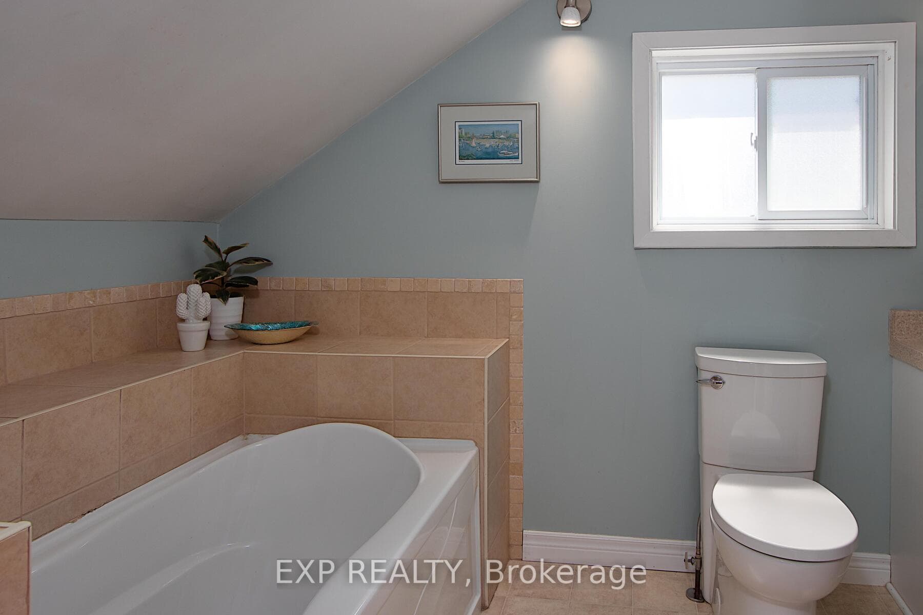 268 Hall Street photo 27