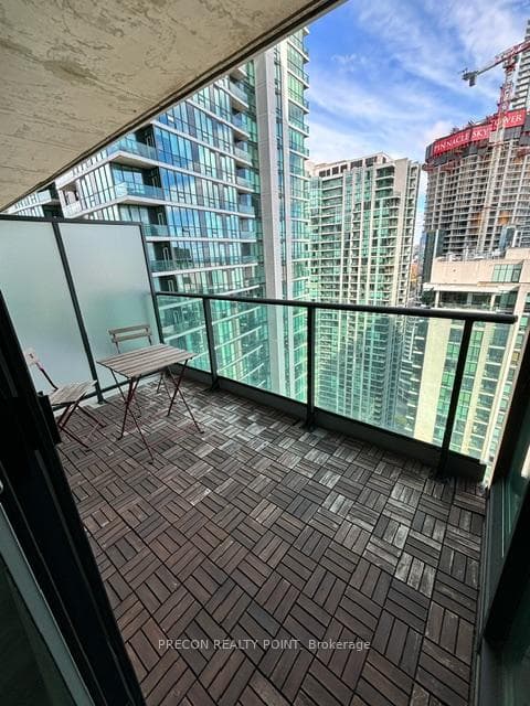 33 Bay Street Unit 3207 photo 8