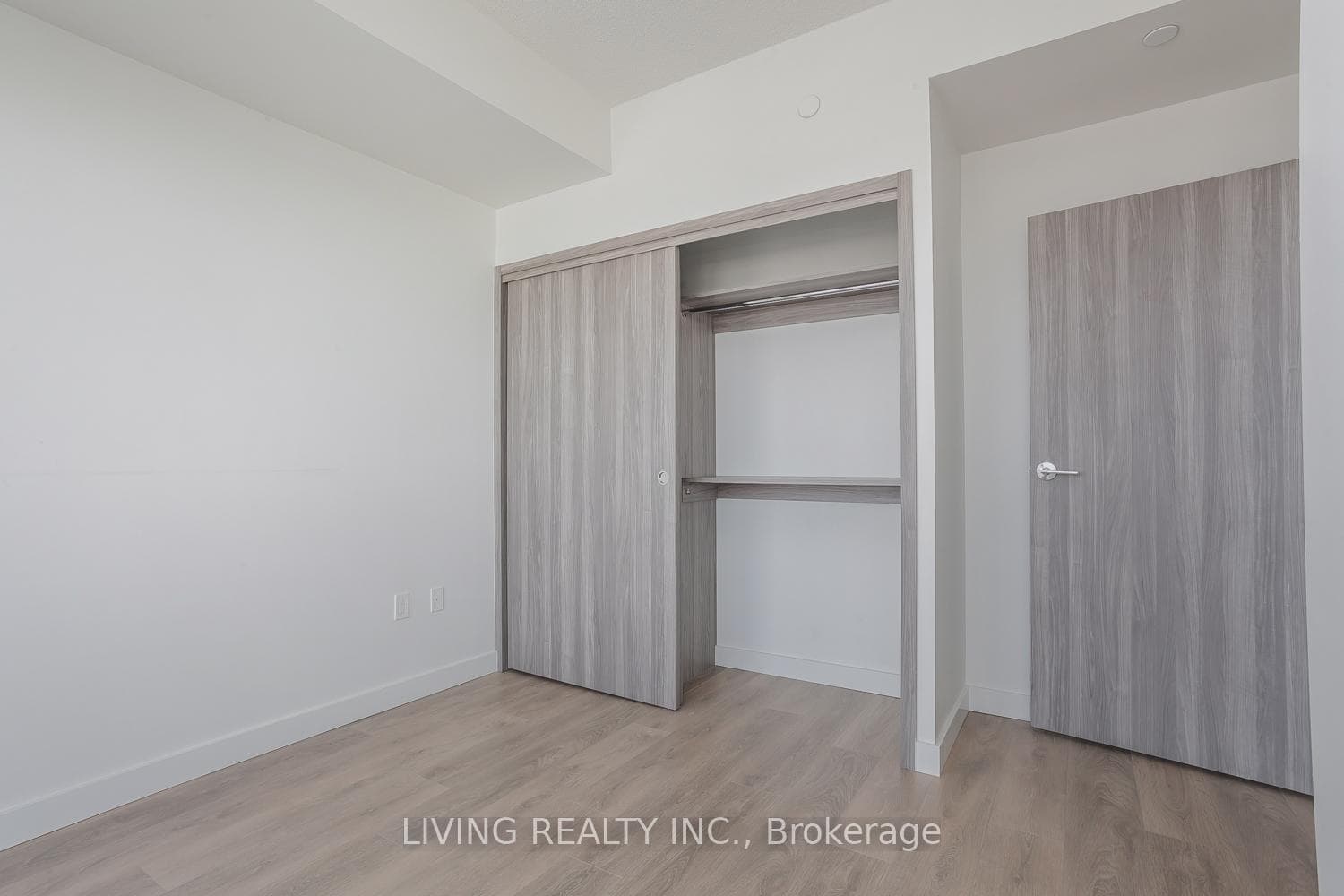 85 McMahon Drive Unit 2211 photo 12