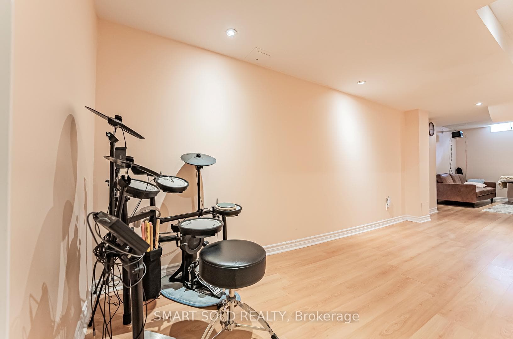 64 Lakespring Drive photo 32
