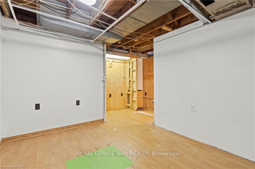 5648 ROYAL MANOR Drive photo 23