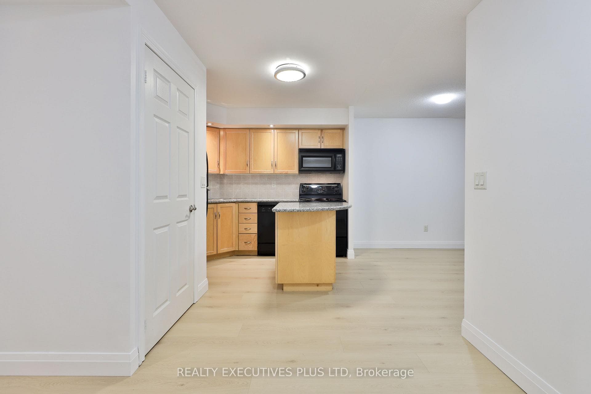 250 Wellington Street Unit 1028 photo 7