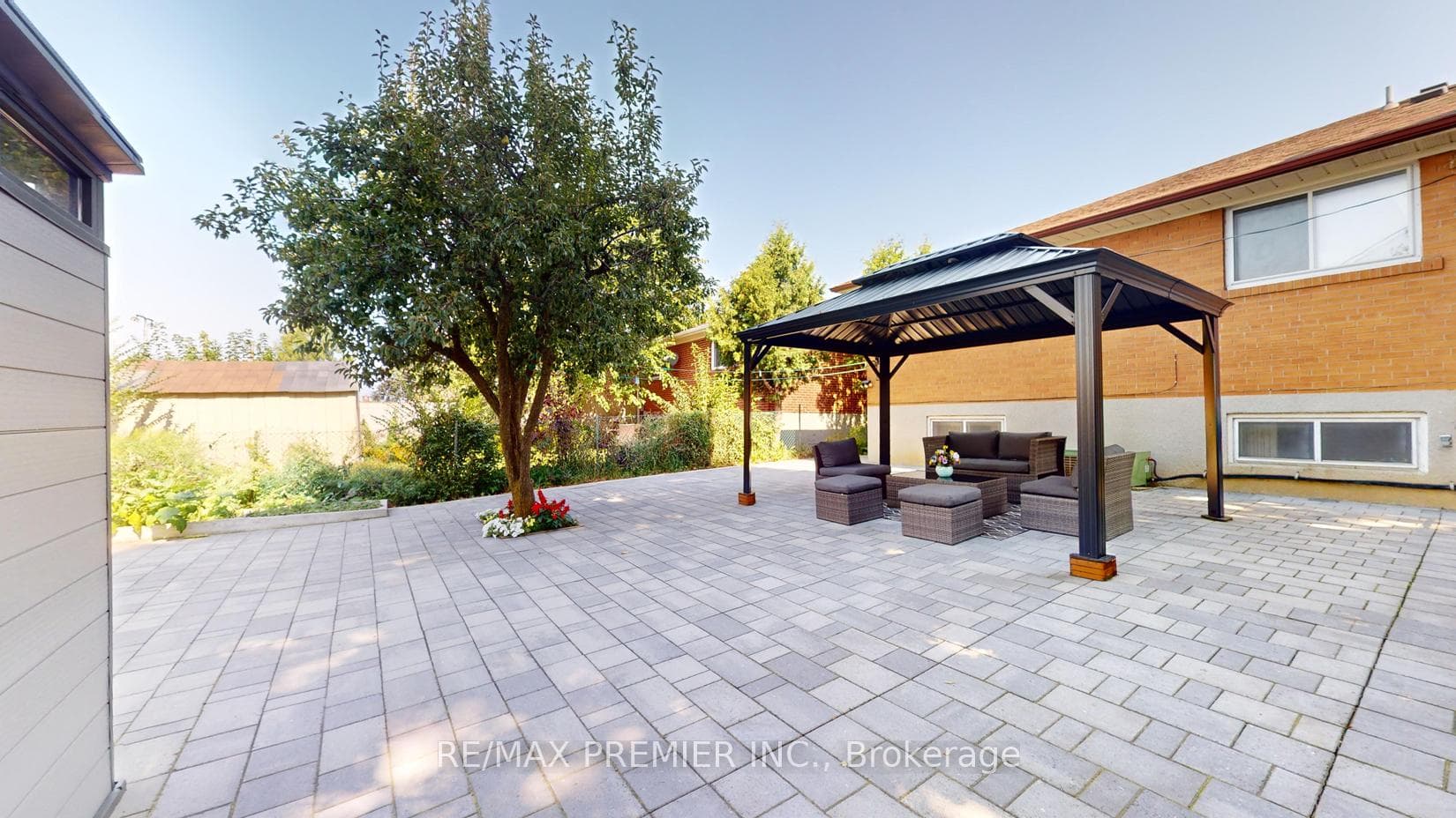 34 Charrington Crescent photo 2